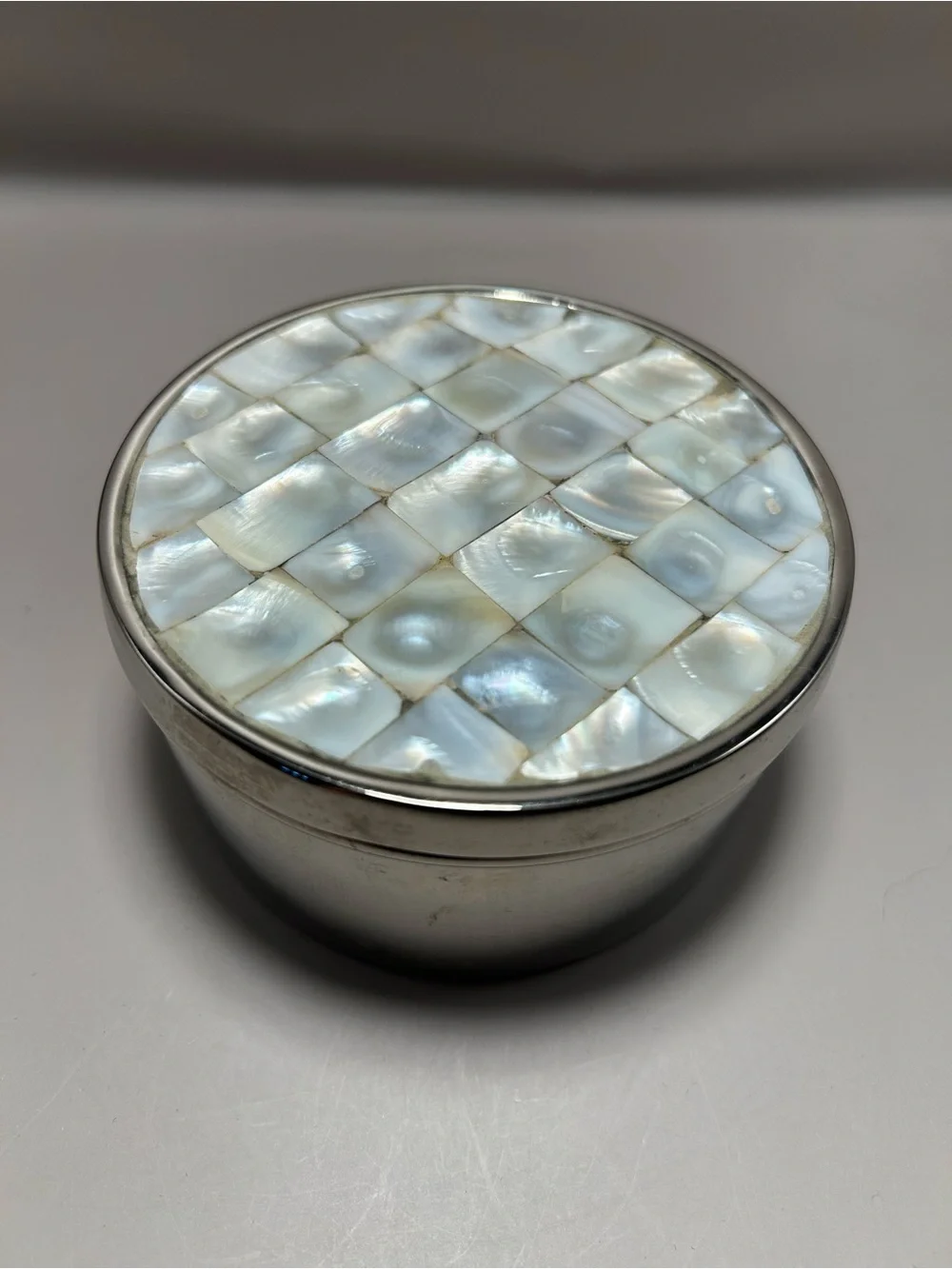 Round Mother-of-Pearl Inlay Trinket Box